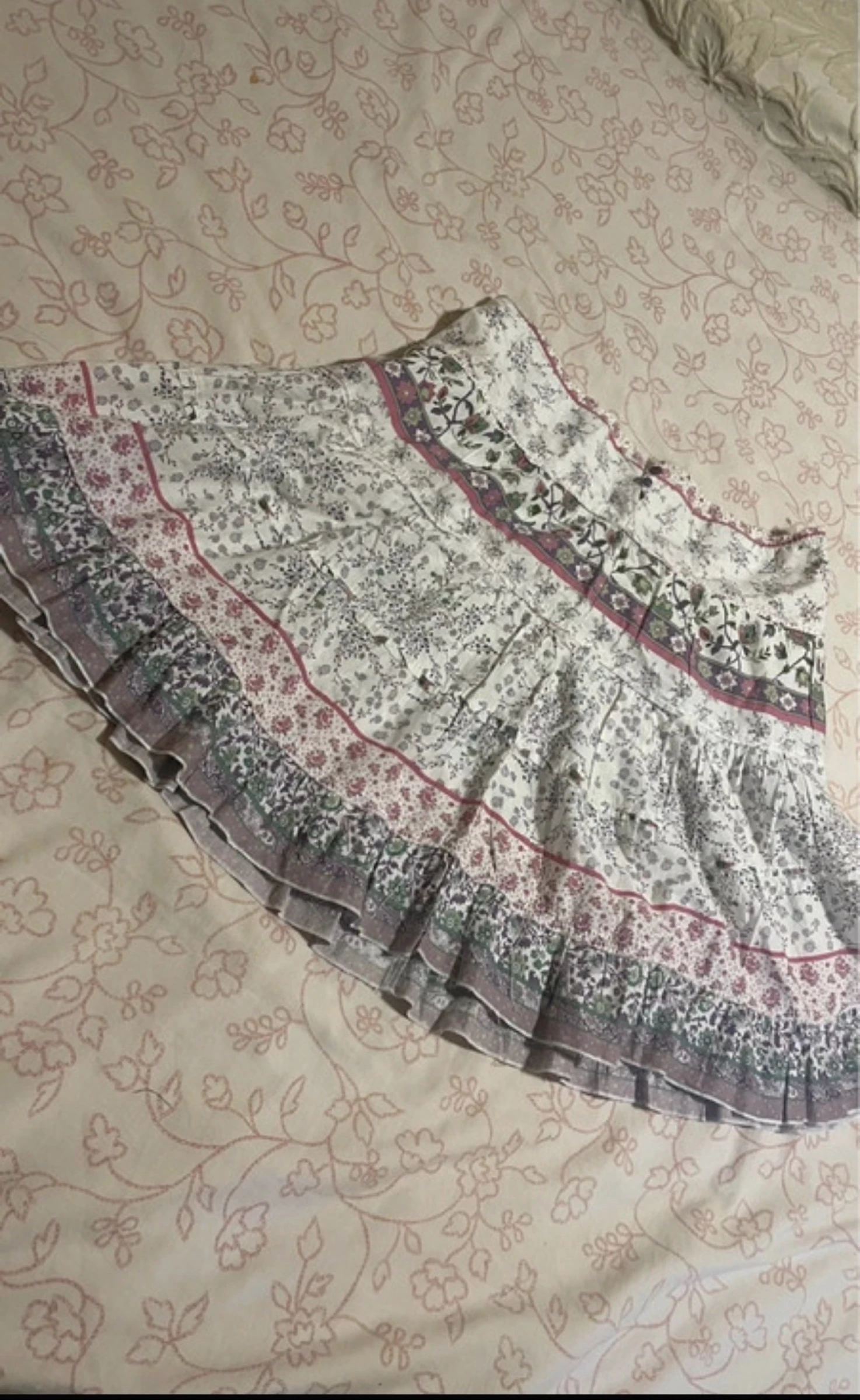 Falda Corta Stradivarius de Volantes con Estampado Floral Boho – photo 6